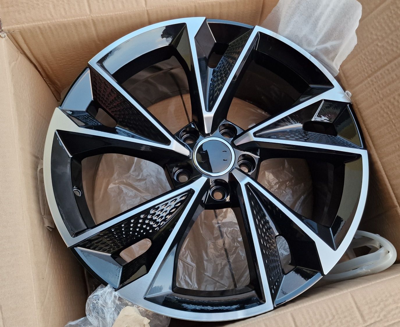 Nowe alufelgi 18 5X112 Audi A4 A5 A6 A7 Q5 VW Skoda RS S-line wysyłamy