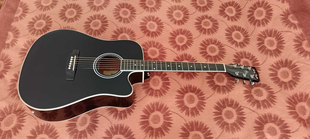 A lendária Harley Benton D-120CE BK + capa resistente