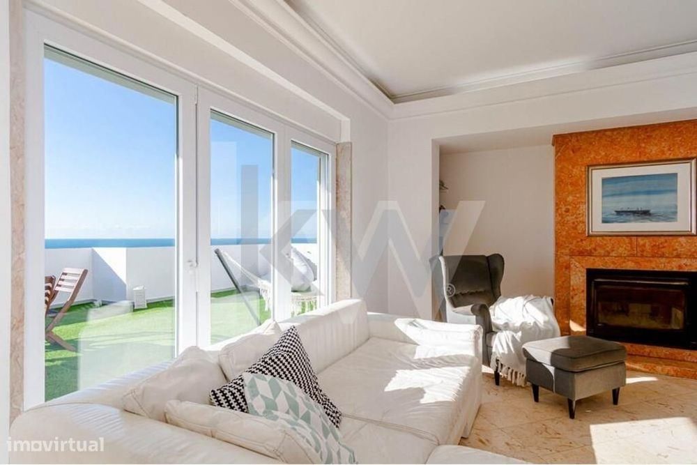 Penthouse com Piscina e Terraço em Frente ao Mar