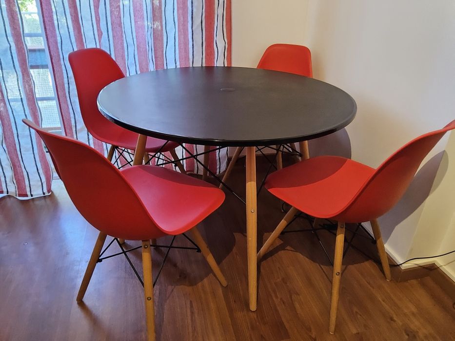 Conjunto mesa + 4 cadeiras