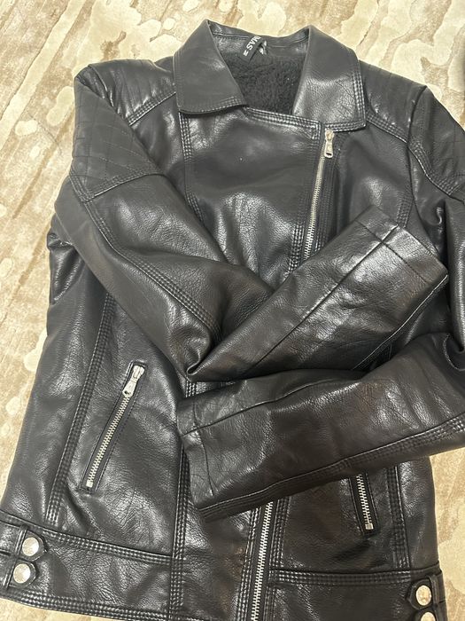 Утеплена шкіряна куртка