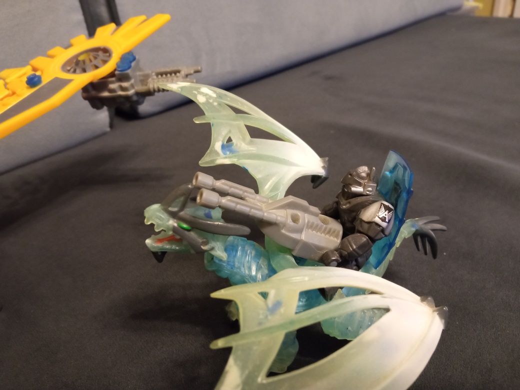 Figurka Power Rangers z motorem+ samolot z klocków