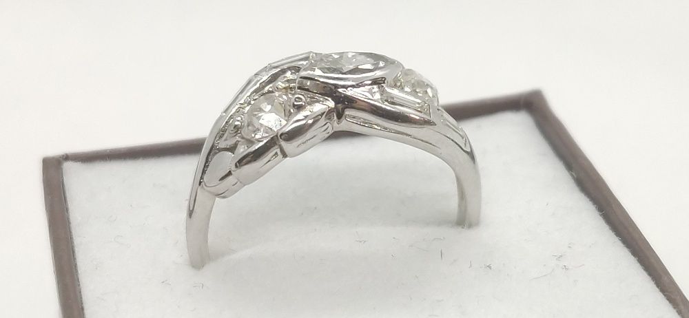 Złoty pierścionek z brylantami 1.08ct i diamentami 0.20ct / certyfikat