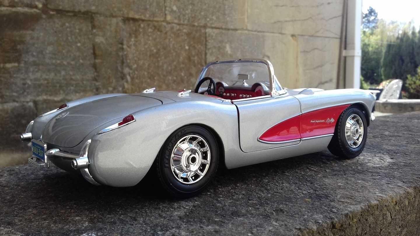 Chevrolet Corvette C1 C2 1957 1:18 Bburago model samochodu prezent