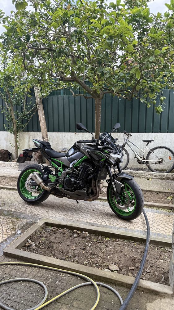 Moto Kawasaki Z900 – 2023 – Como nova | Extras incluídos
