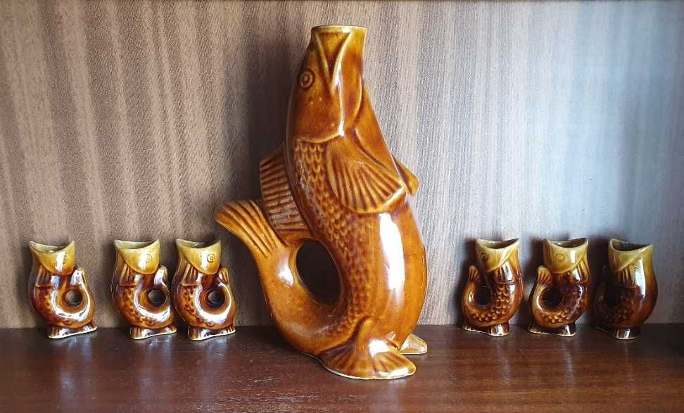 Karafka rybki PRL (komplet duża + sześć małych) zabytek antyk