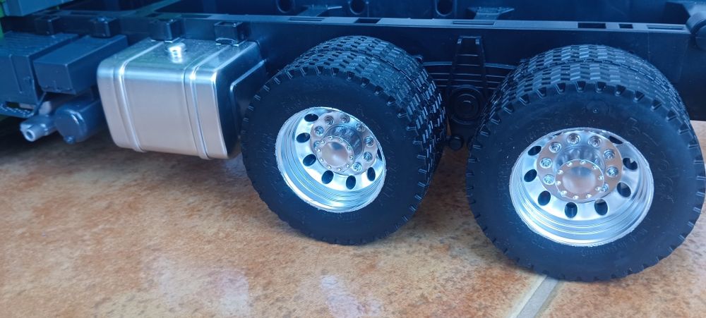 Camião bruder escala 1/16