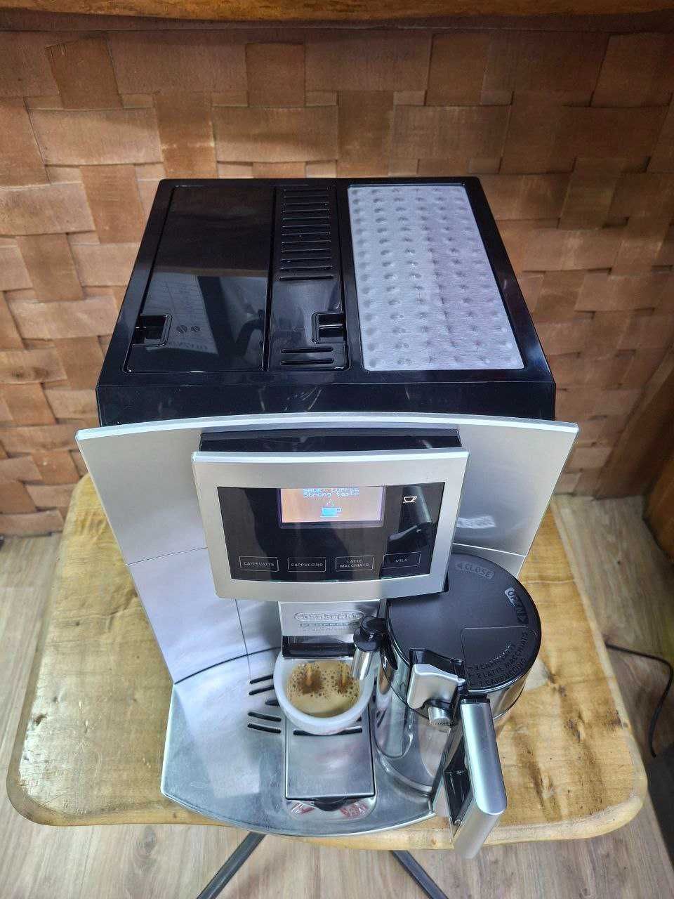 Кавомашина/Кавоварка/Кофемашина Delonghi Perfecta Touch Esam 5600