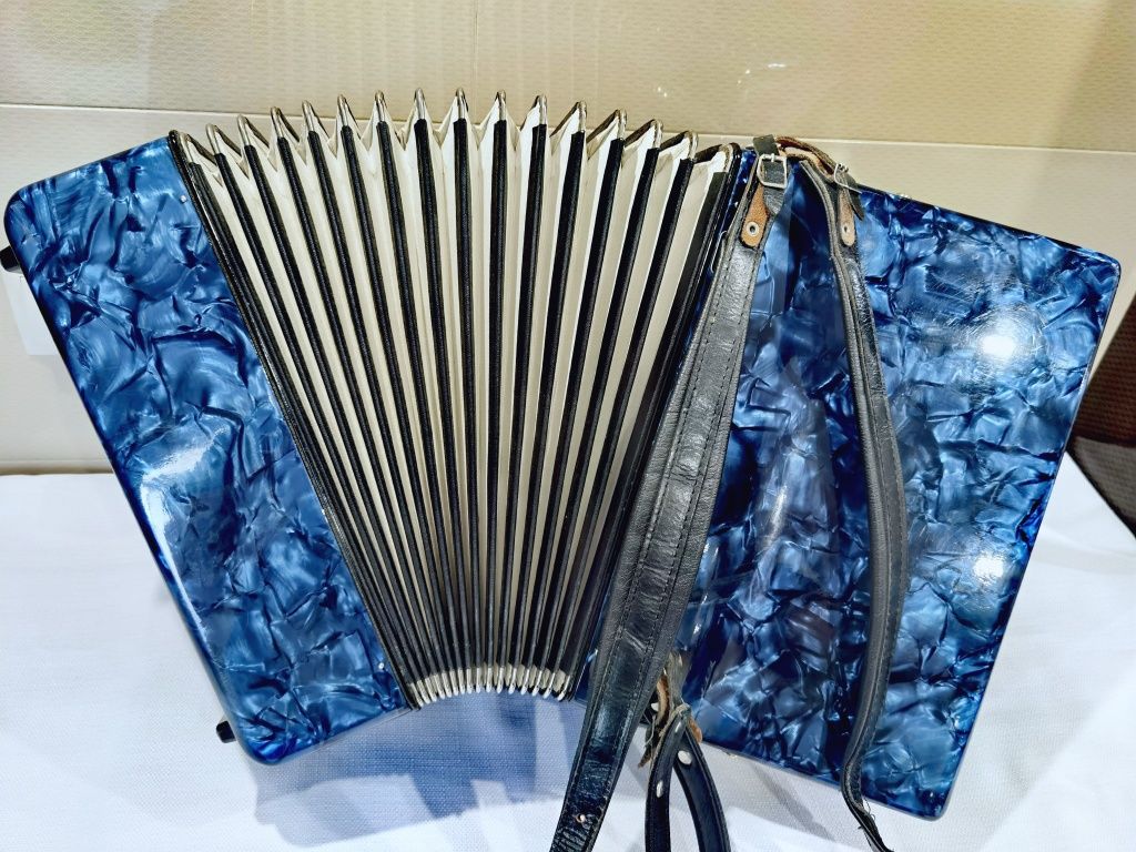 Akordeon Weltmeister 48 basów