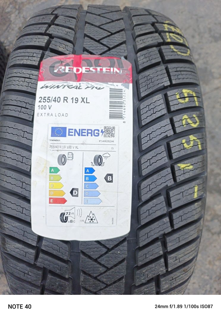 Nowe opony zimowe 255/40/19 Vredestein 23r