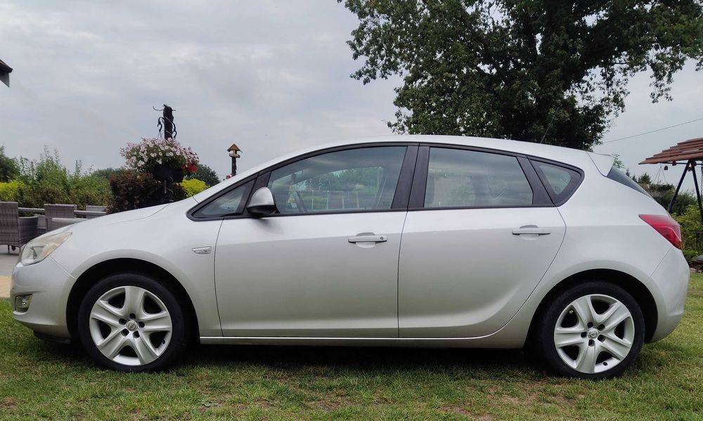 Opel Astra 1.4 benzyna 2010 r
