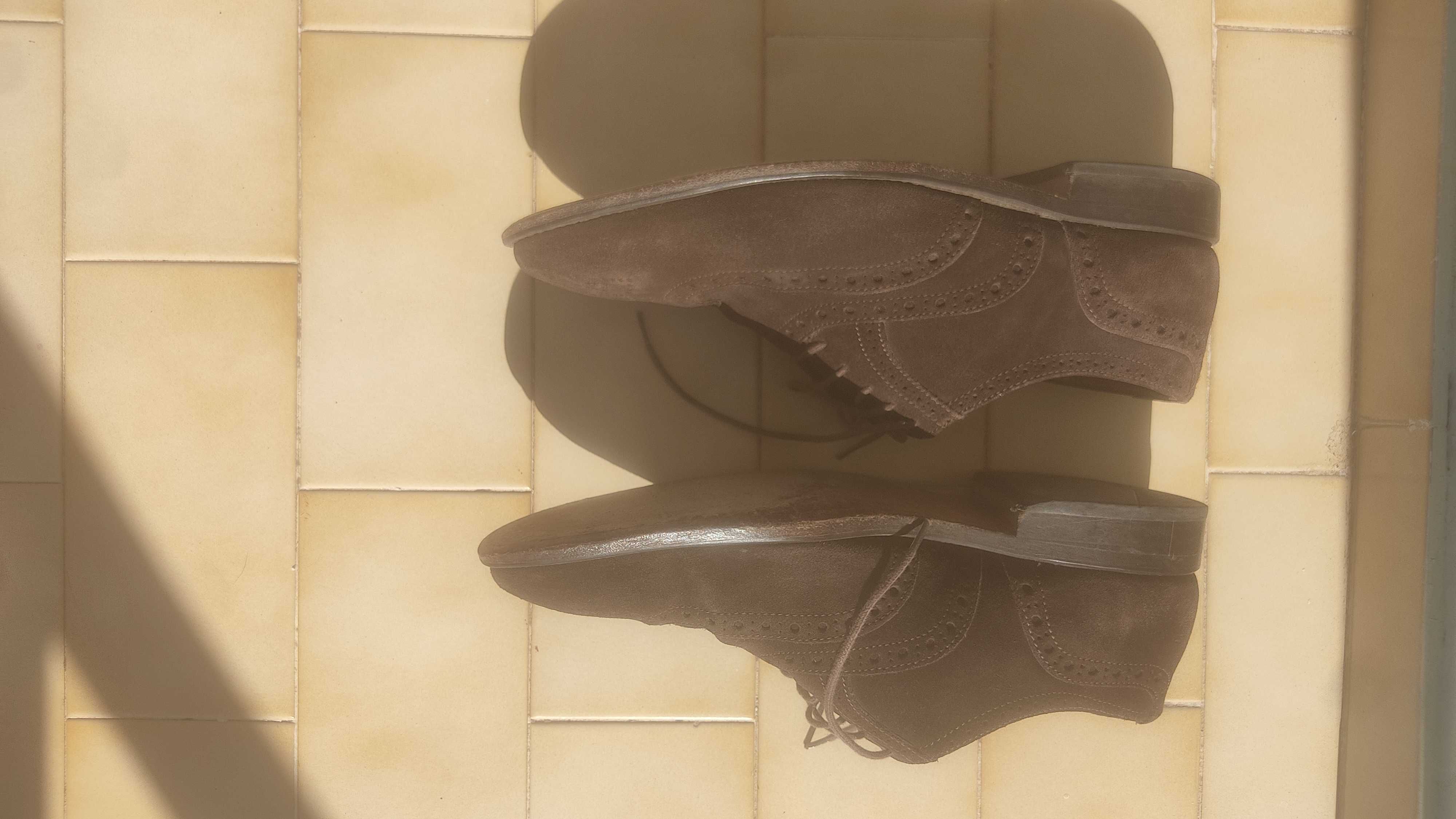 Sapatos de camurça