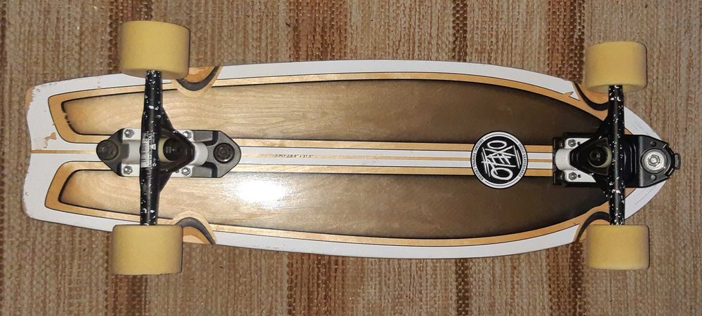 Skate com adaptador waterborne para surfskate