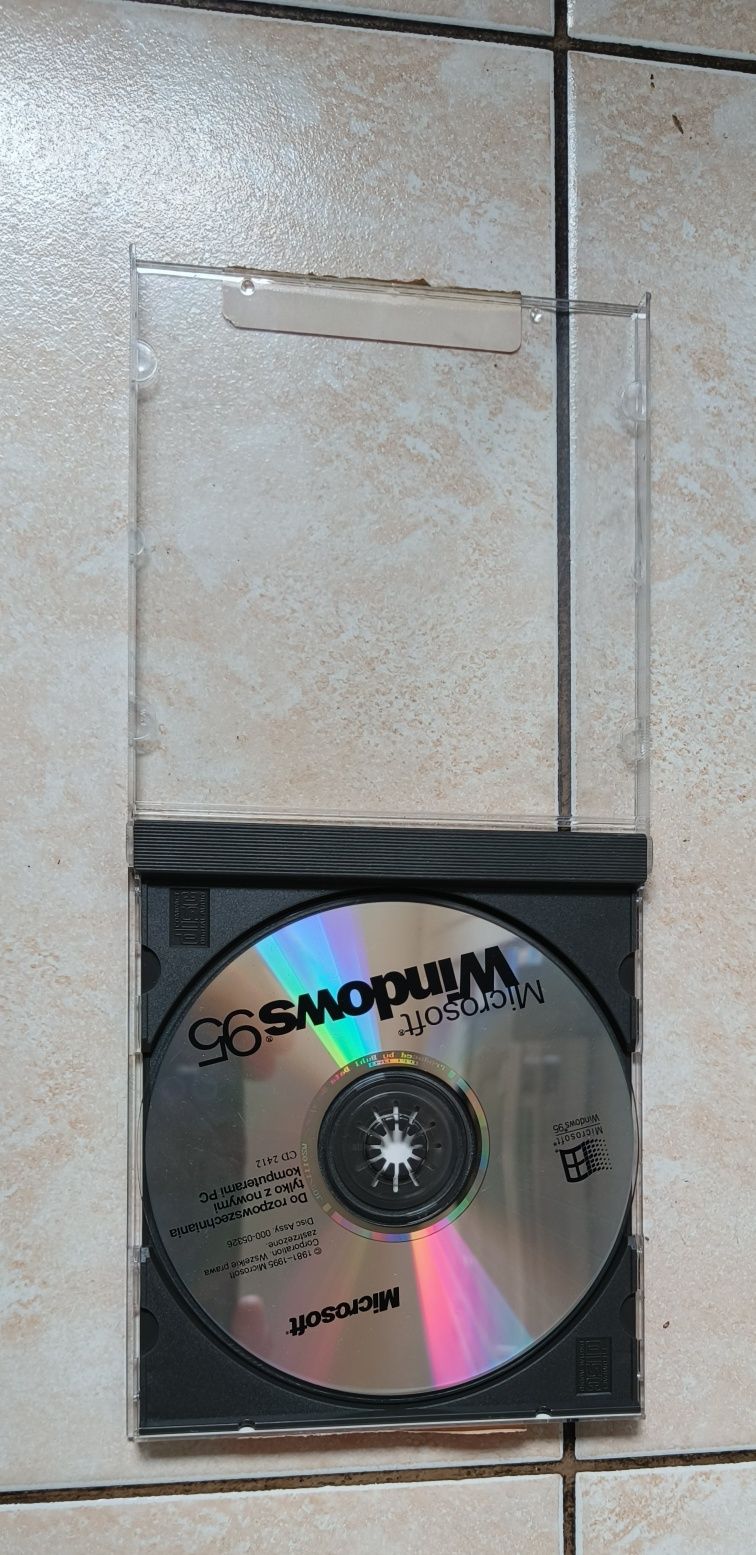 Windows 7 Home + Windows XP Home +Win 95