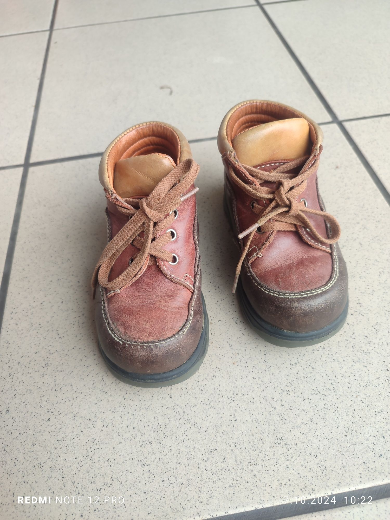 Buty jesienne skórzane rozmiar 23