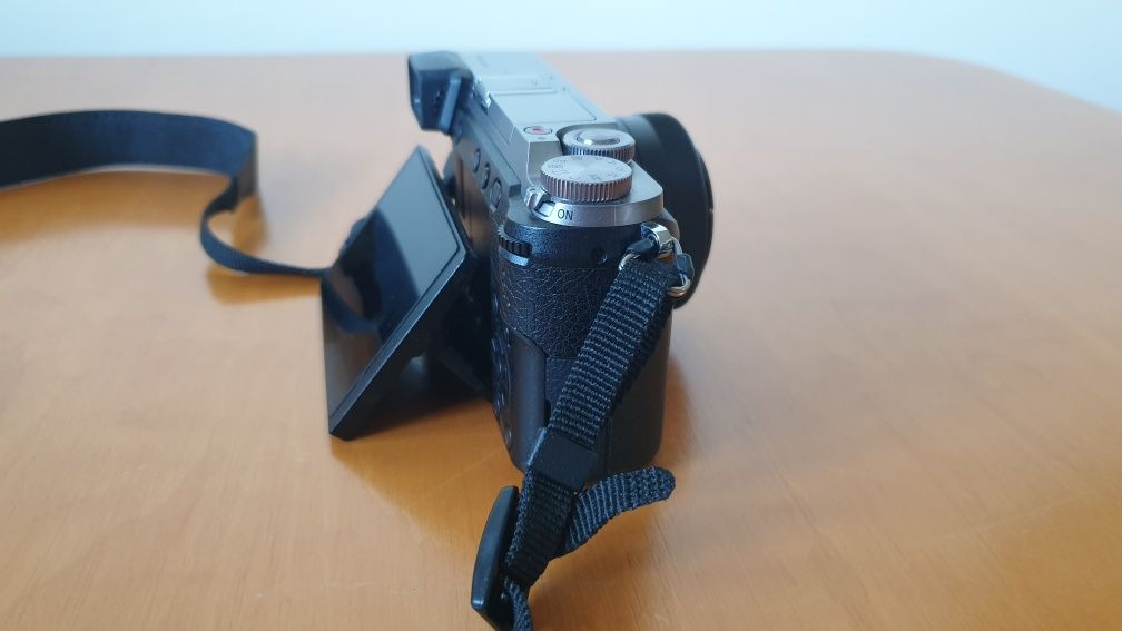 Panasonic DMC-GX80K z dodatkowym obiektywem Panasonic 25mm F1.7 APSH