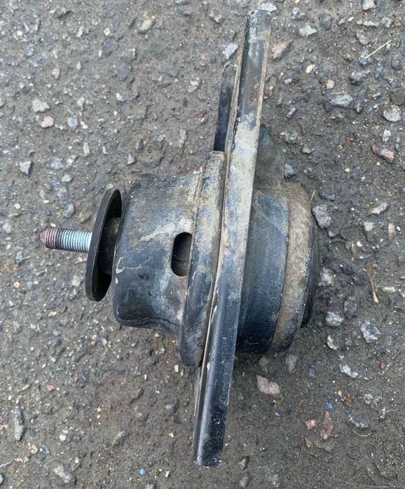 Подушка двигуна, опора двигателя права Hyundai accent 06-11 рік