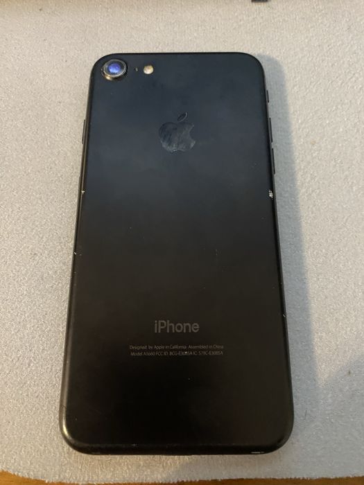 Продам айфон 7 рабочий