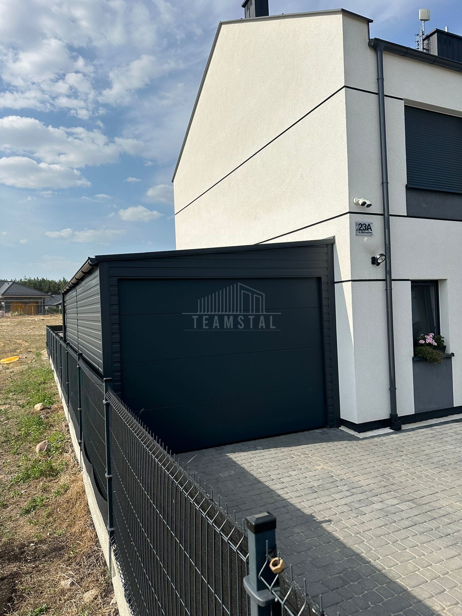 Garaż Blaszany 4x6m Brama Segmentowa Antracyt - Dach spad w bok  TS855