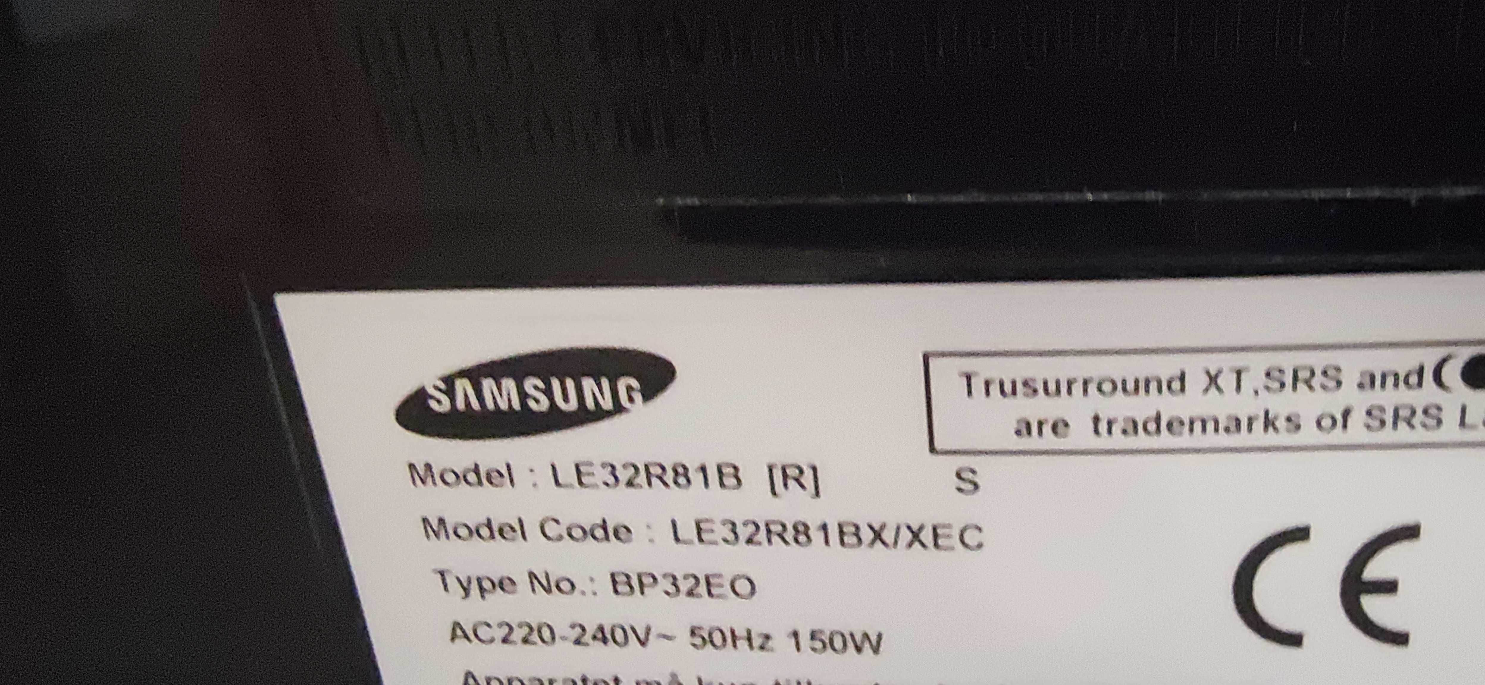 TV SAMSUNG com pequeno defeito (para peças ou uso)