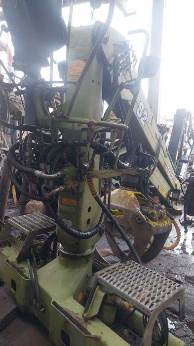 Кран маніпулятор лісовий LOGLIFT 82s