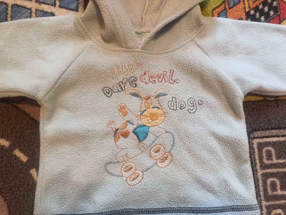 Ciepła bluza z kapturem r.68