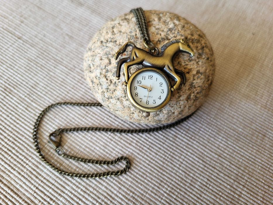 Naszyjnik wisiorek zegarek koń, nowy – metal