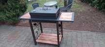 Nowy  grill  ładnie wygląda.