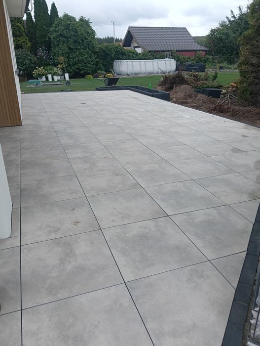 Transport busem wywrotka usługi mini koparką układanie kostki