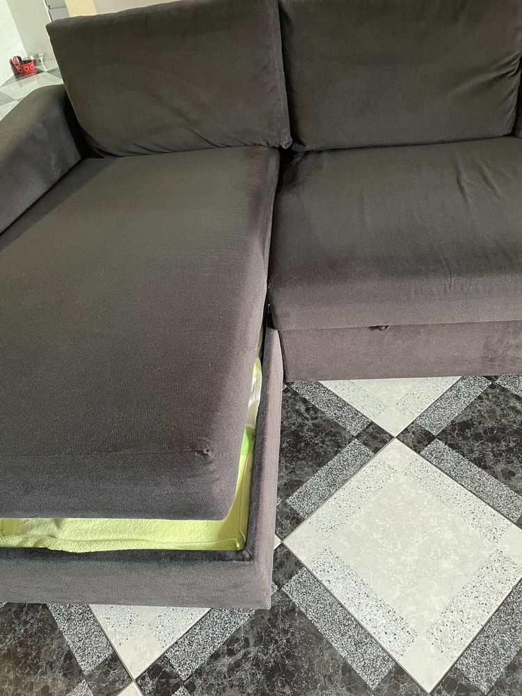 Sofa cama com chaise loungue e arrumacao
