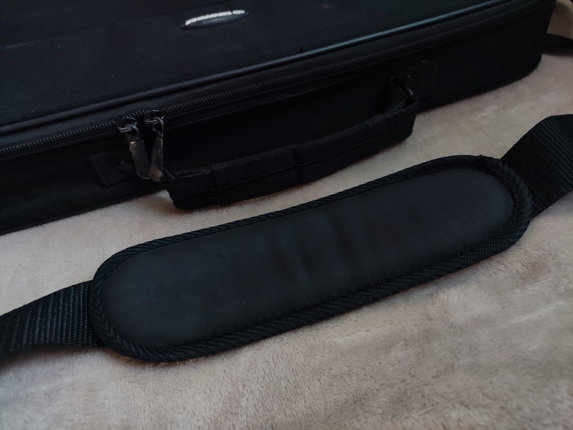 Torba na laptopa Esperanza, ok 15,6" - 17" Usztywniane brzegi.