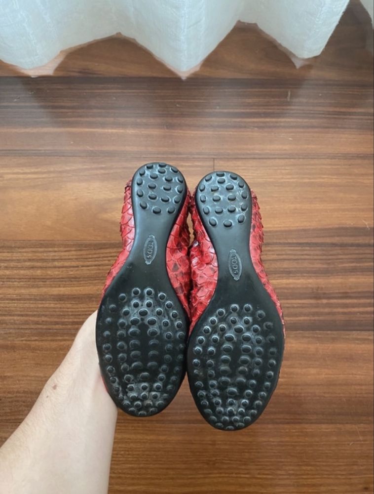 Sabrinas Vermelhas TOD’S em Pele de Cobra