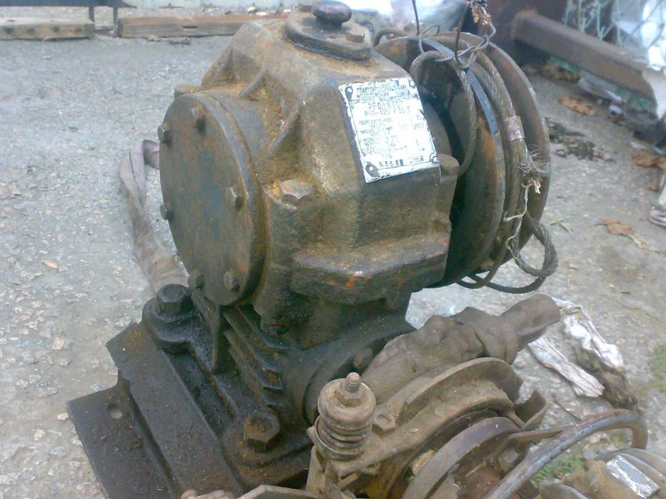 Электро лебедка .3 квт 1420 об мин.для  подъема лодки.машины         .