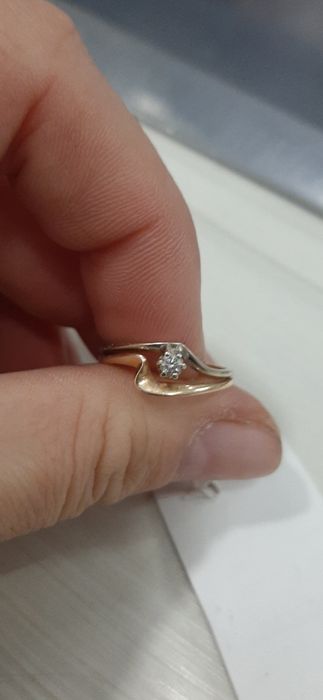 Кольцо с брилиантом природным серьги с черными брилиантами