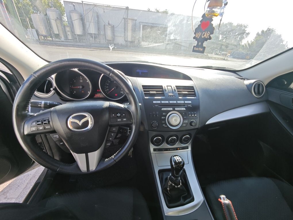 Mazda 3 Sedan 5 lugares em ótimo estado