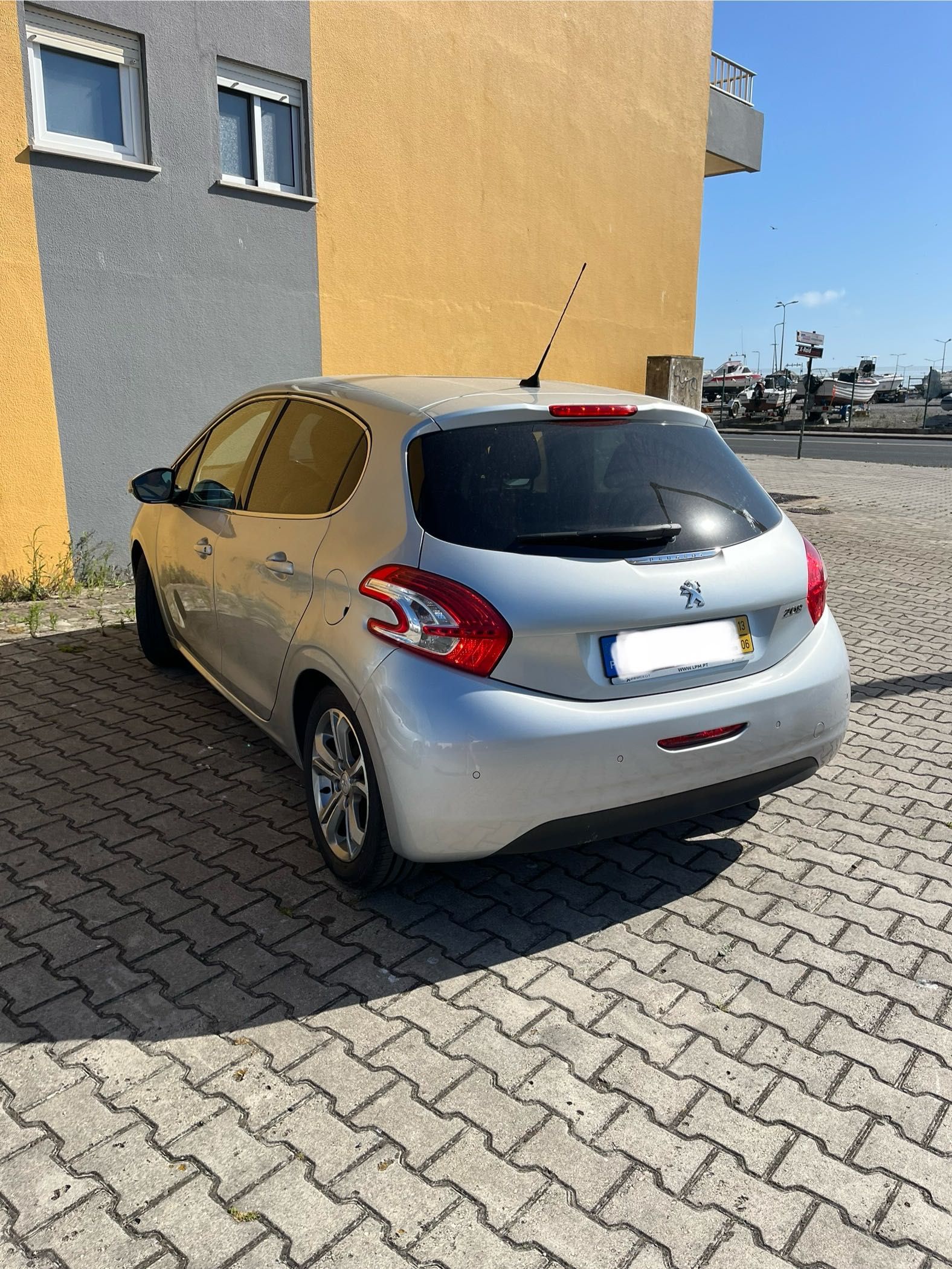 Peugeot 208 ano 2013