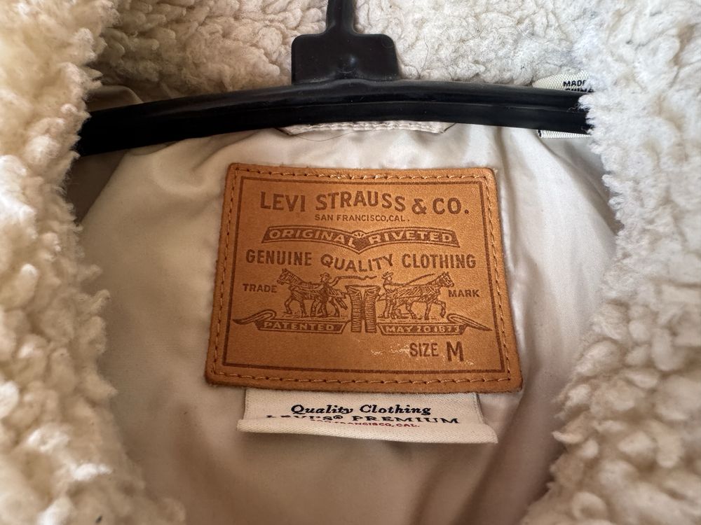 Шерпа куртка levis M оригинал жіноча