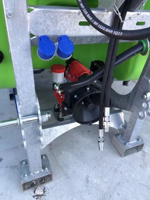 Opryskiwacz zawieszany Tolmet Klara Xsara hydraulicznie rozkładany X
