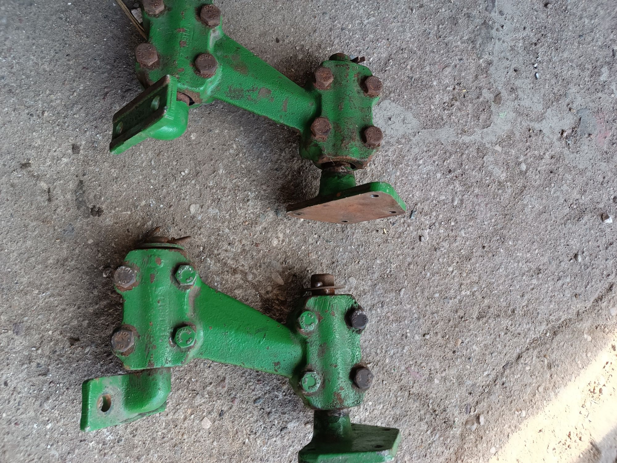 Wieszak Z10914 podsiewacza John Deere cws