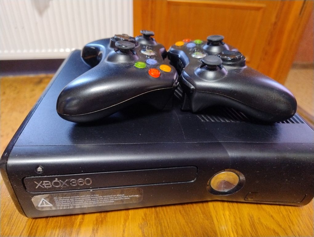 Продам приставку Xbox 360 slim