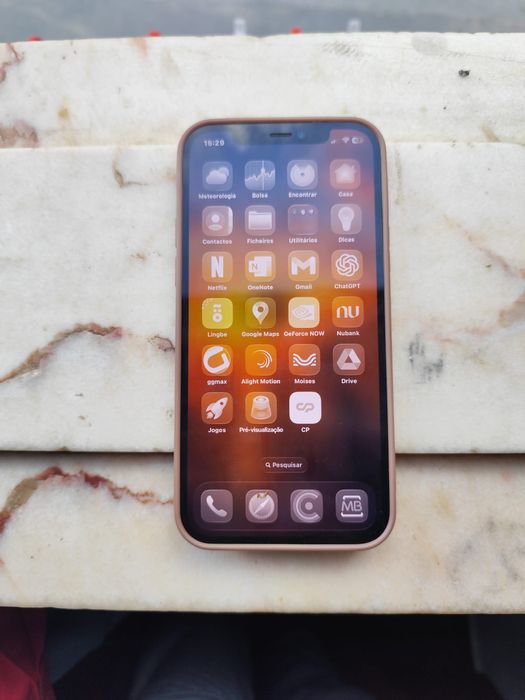 iPhone 12 IOS 26 em estado DE novo. 3 capinhas, cooler