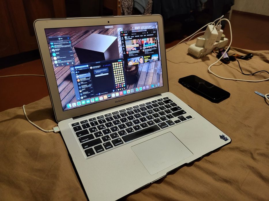 Macbook air 2017 I5 8gb 256ssd срочно