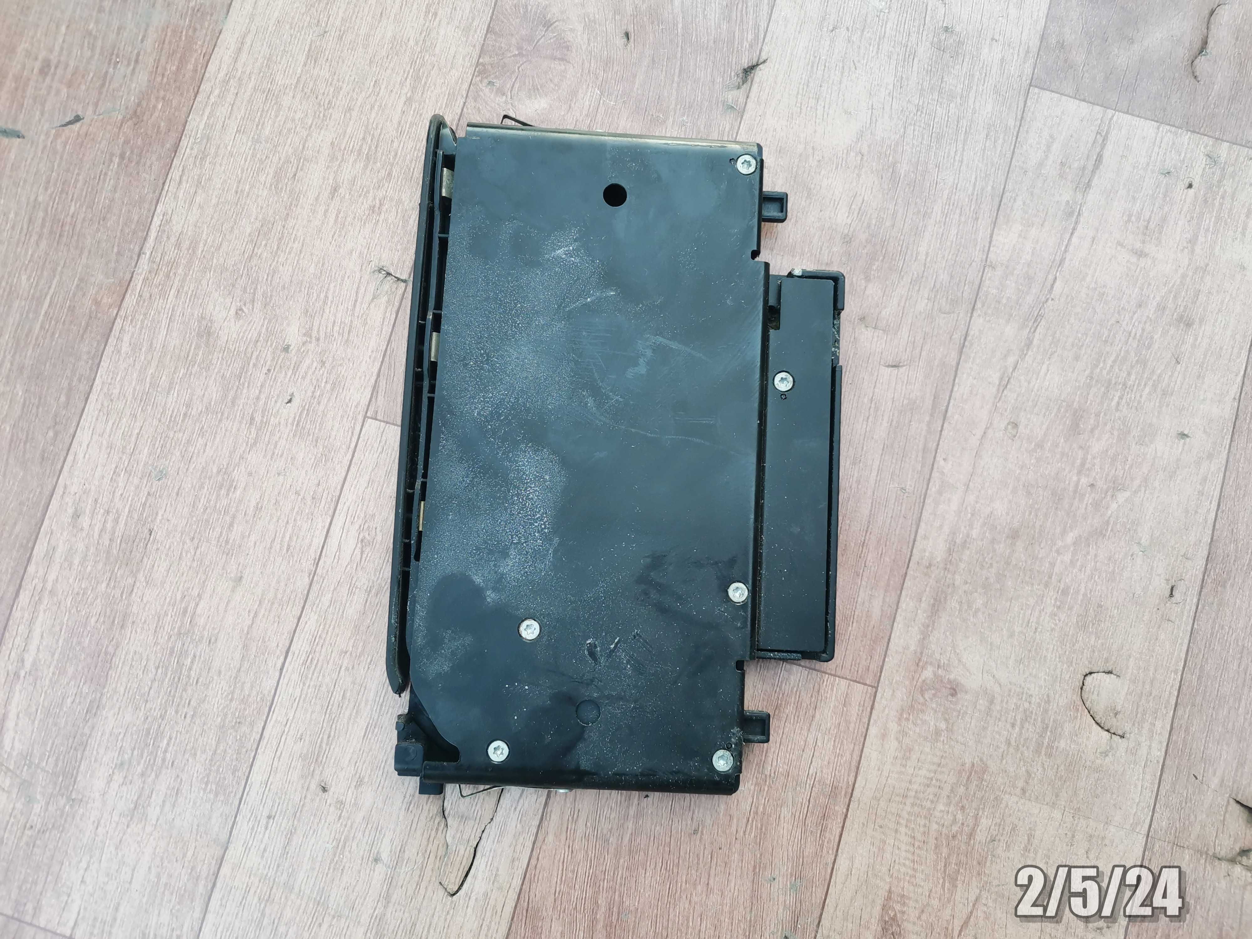 VW Passat B5 FL lift Uchwyt na kubki Cupholder