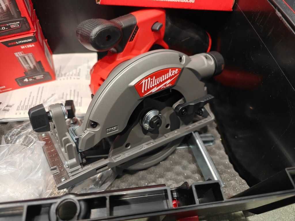 Pilarka tarczowa Milwaukee M12 CCS44 AKU 12V 2x 4.0 Ah..NowA.PAT2442.