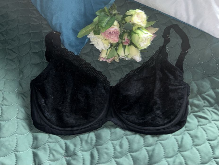 Czarny Biustonosz modelujący Charade 65J 30J