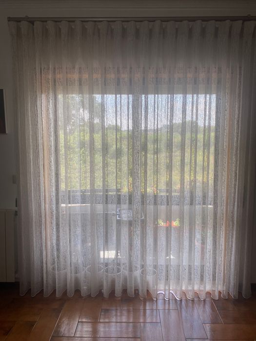 Cortinado em linho feito à medida, em bom estado