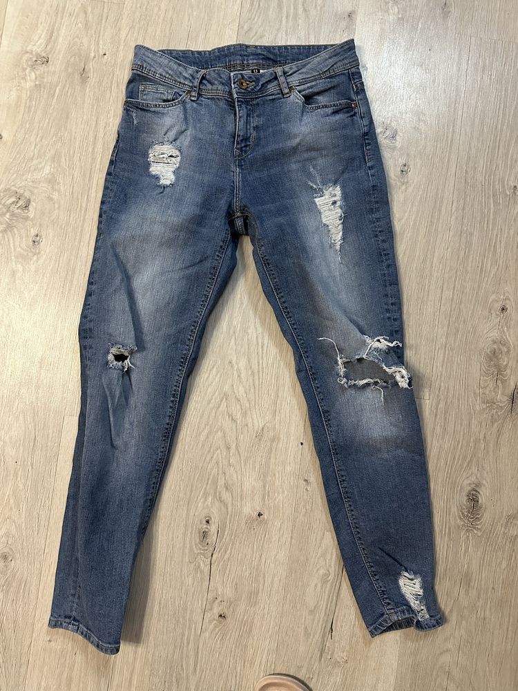 Jeansowe spodnie z przetarciami Boyfriend H&M 36 S