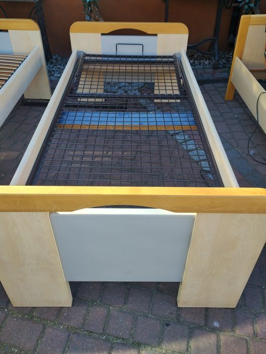 Łóżka drewniane jednoosobowe