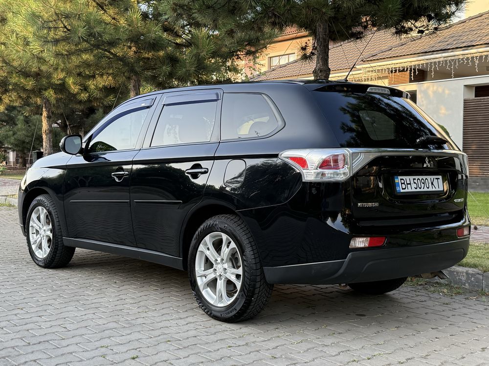 Mitsubishi Outlander 2013 г 2.4 бензин