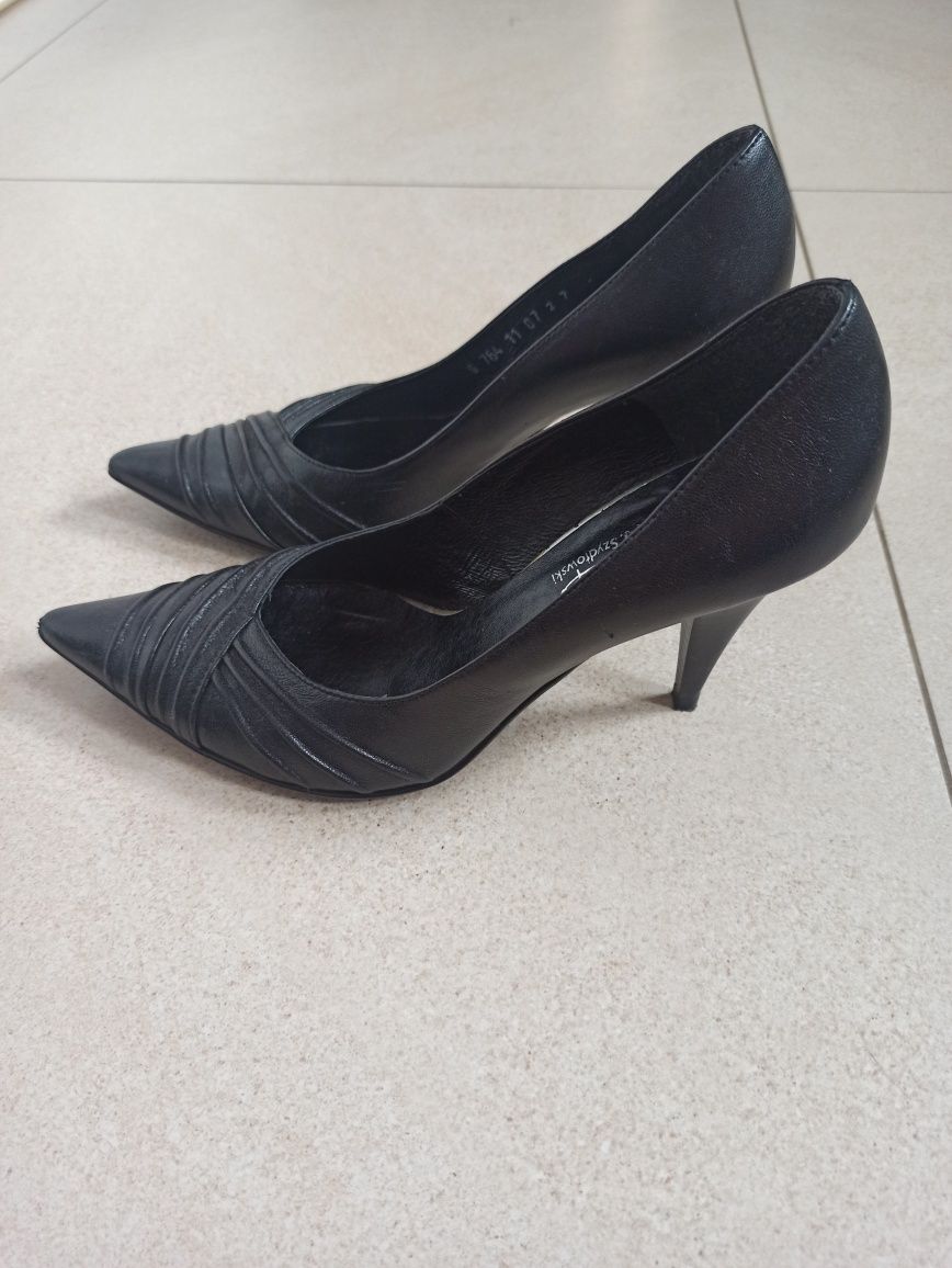 Czarne pantofle 38